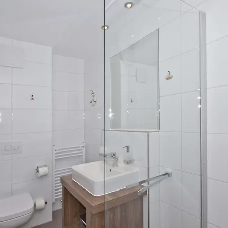 Apartment Mit Meerblick Und Terrasse, Gratis Nutzung Vom Ahoi Erlebnisbad Und Sauna In Sellin - Meeresblick 68 Goehren (Ruegen)